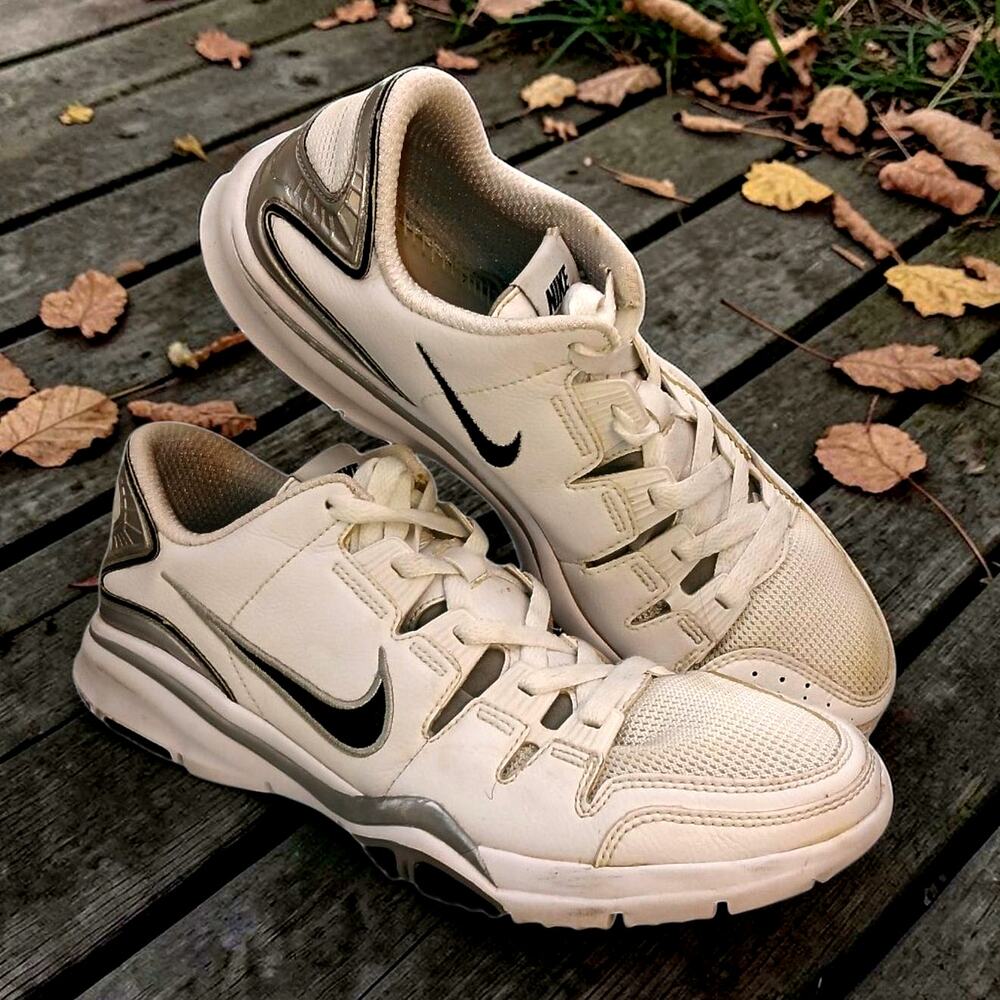 NIKE FREE Women's White & Silver Embroidered Swoosh Sneakers - Size: 8.5